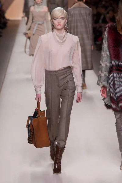 Look 12